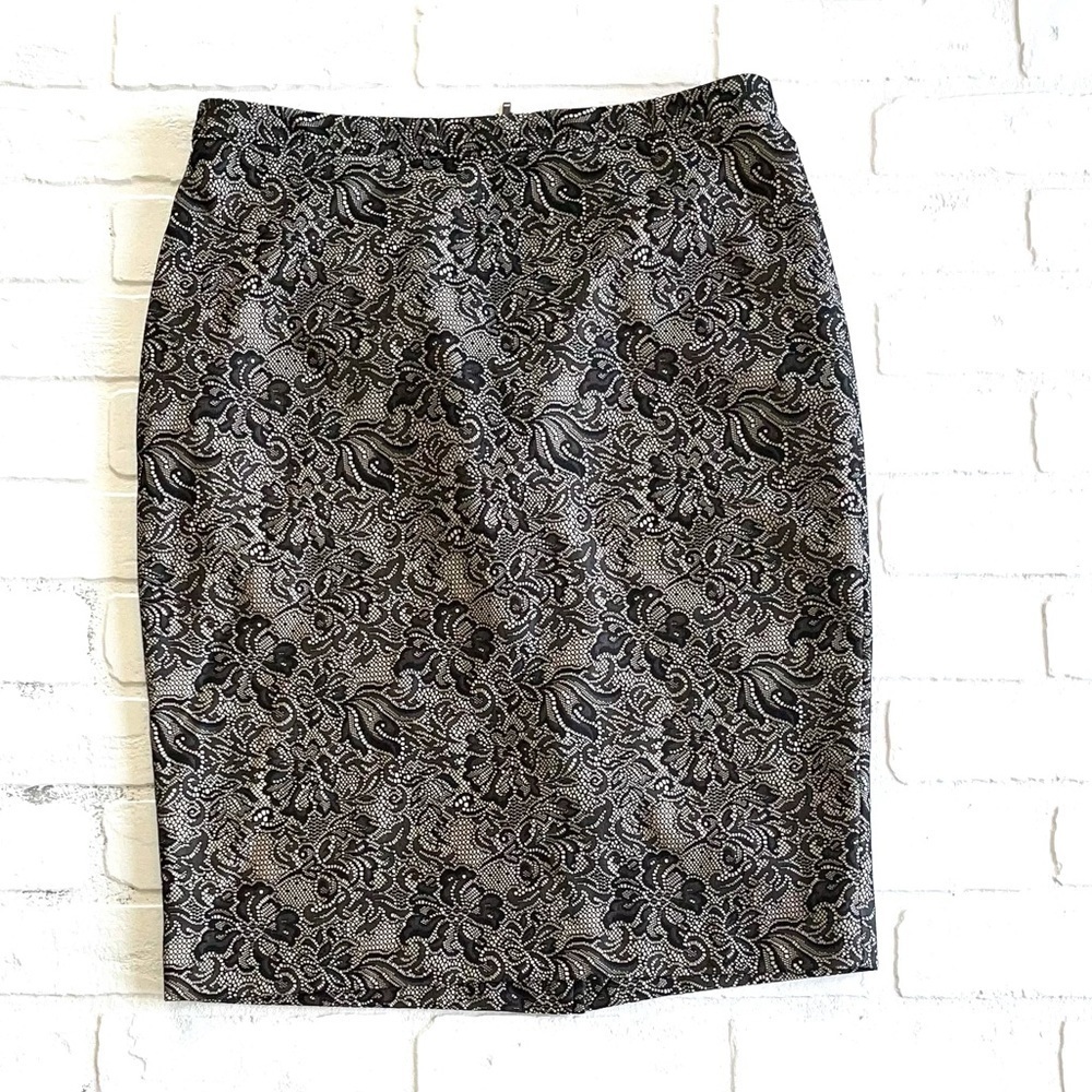 🍩THE Limited Size 10 Black and White Lace Skirt